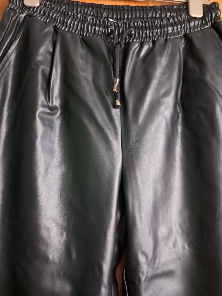 Pantaloni piele trei sferturi Koton