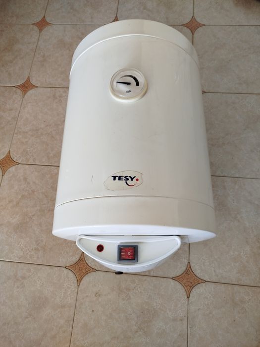 Продавам бойлер Теси 30 литра