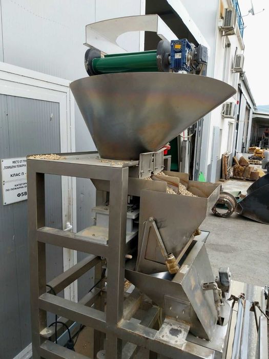 Пакетираща машина за пелети + машина за вертикално фолиране