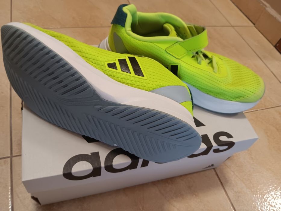 Маратонки Adidas номер 37 1/3
