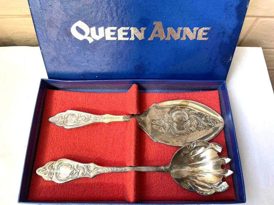 QUEEN ANNE красиви посребрени прибори за сервиране от Англия