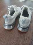 Adidasi Reebok  ..
