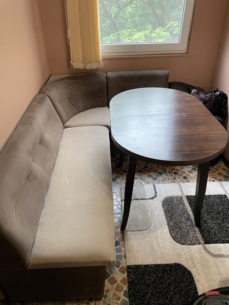 Кухненски ъглов диван и маса