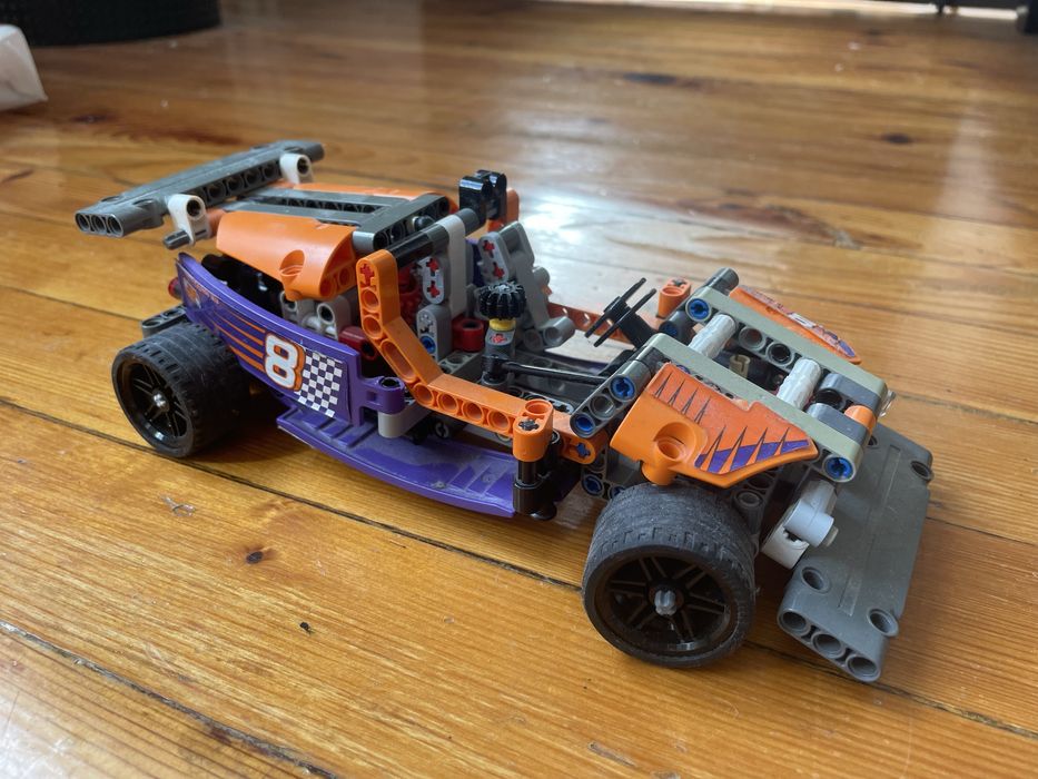 Lego Technic- състезателна каптинг кола 42048