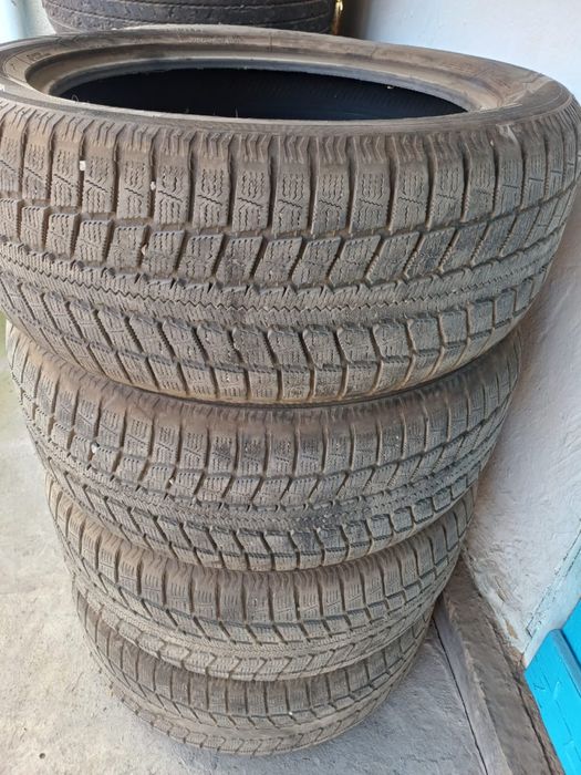 Покрышки зимние Продам