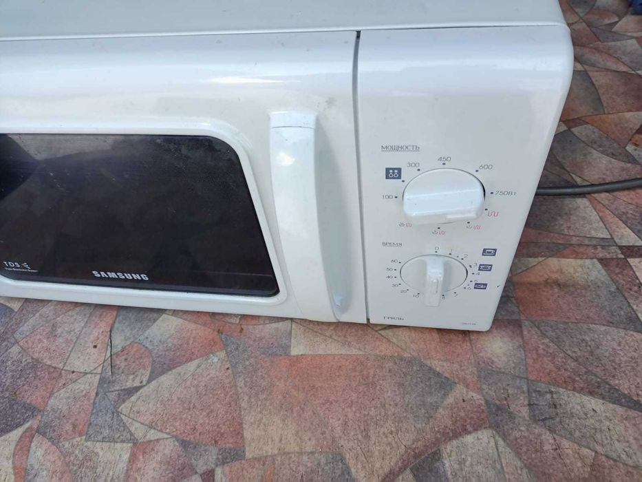 Продам рабочую микроволновую печь.