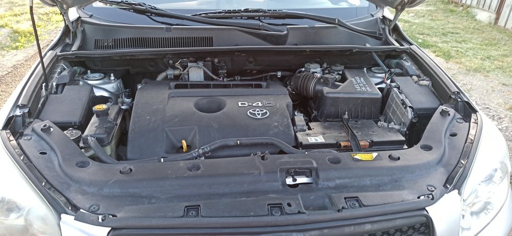 Vând Toyota RAV4