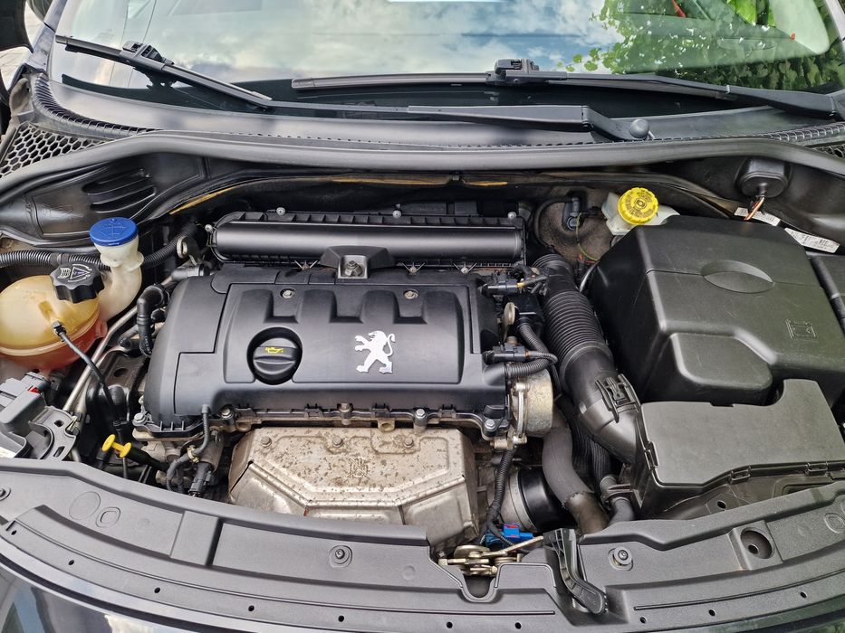 Vând Peugeot 207 CC