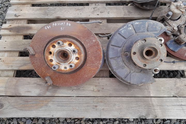 Fuzeta fata dreapta Volkswagen VW Passat B6 [2005 - 2010] wagon 5-usi