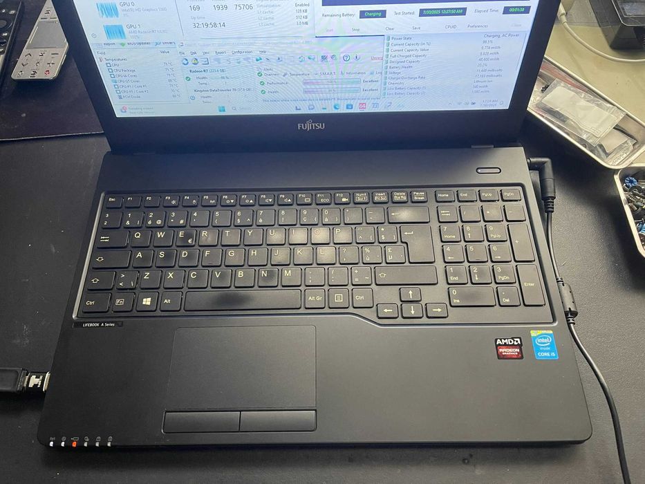 Laptop Fujitsu A555G i5-5200U 8GB SSD 256 GB Radeon R7 M260