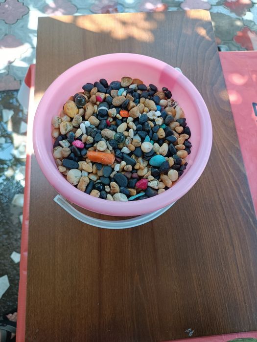 Ведро камней для аквариума