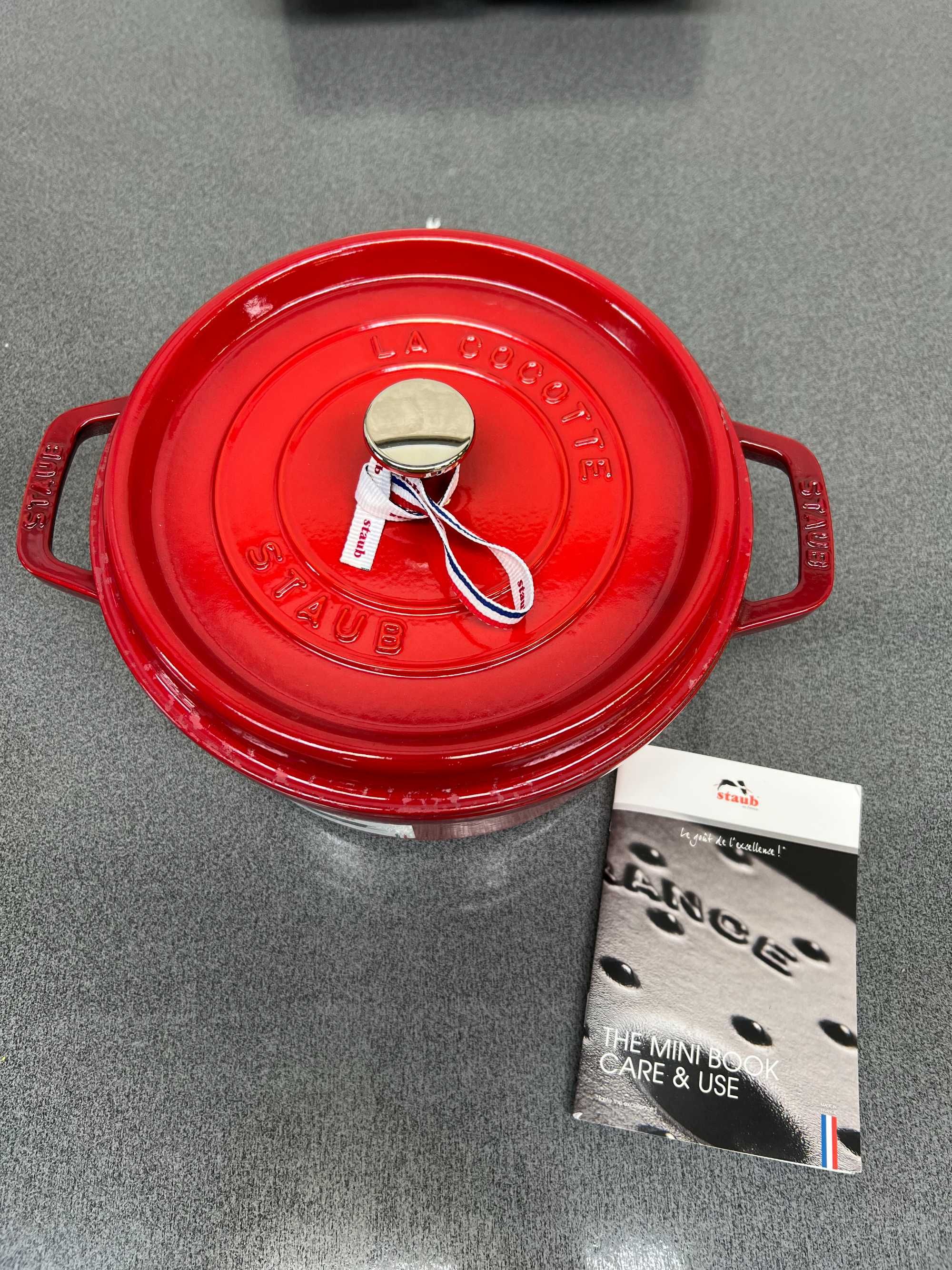 Чугунена тенджера Staub Cocotte 24см / 3.8л