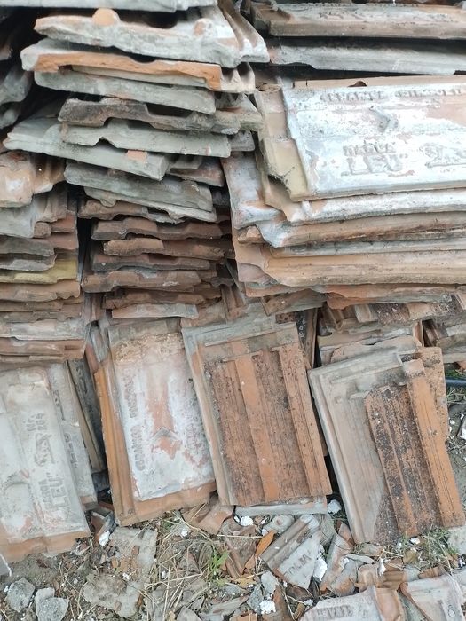 Tigla ,de pus pe casa folosită.