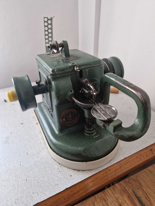 Masina de cusut blănuri Ștrobel