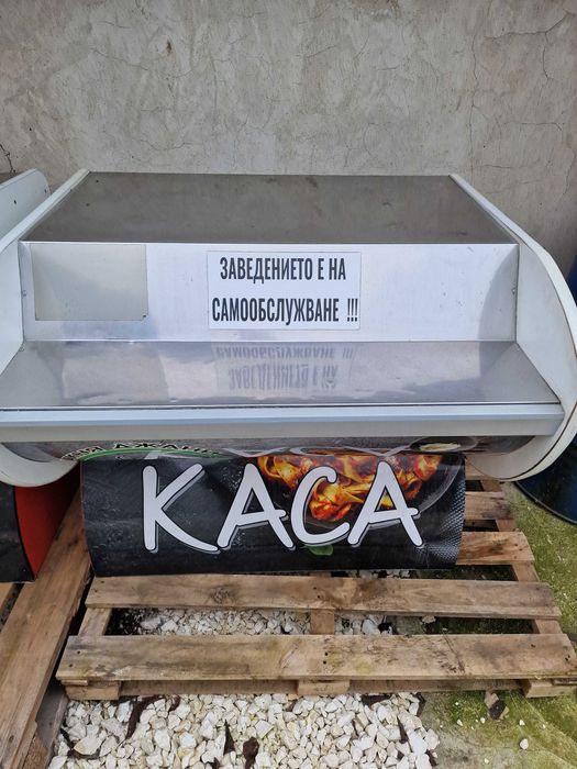 Топла витрина с каса