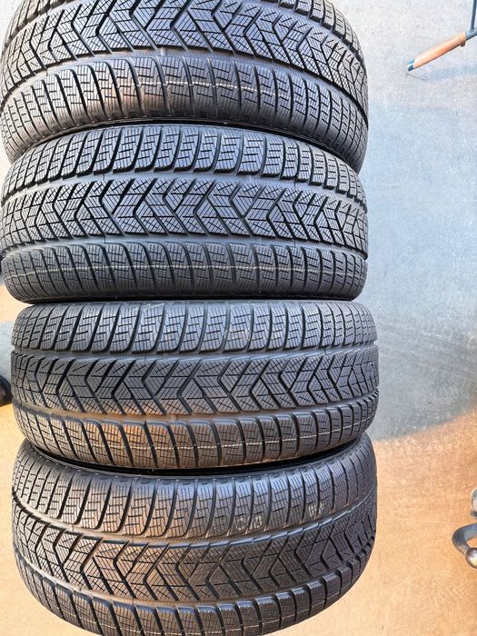 Vând 4 anvelope 265/55/19 Pirelli de iarnă noi