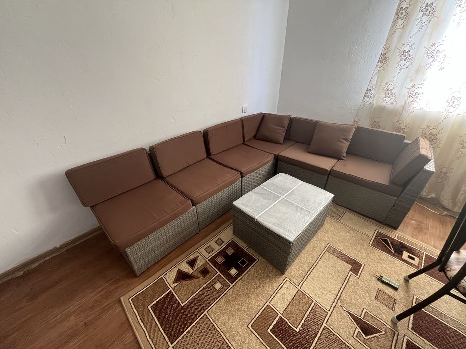 Диван ротанг с журнальным столиком, новая