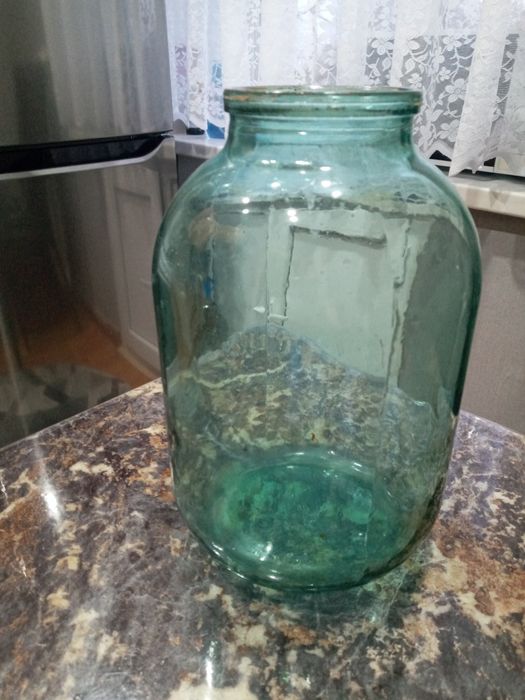 Продам 3 литровые  банки