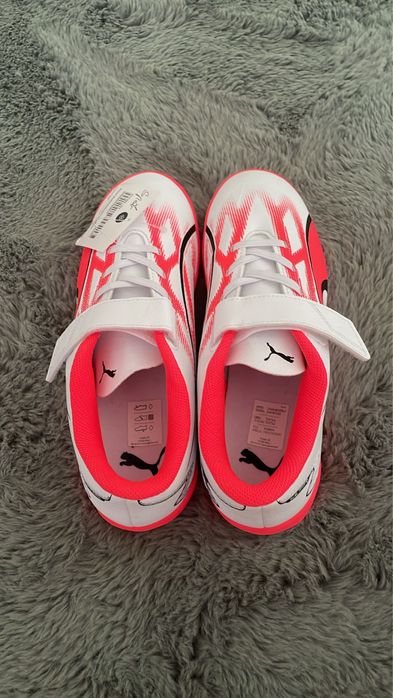 Ghete/ adidasi  de fotbal  Puma NOI 38