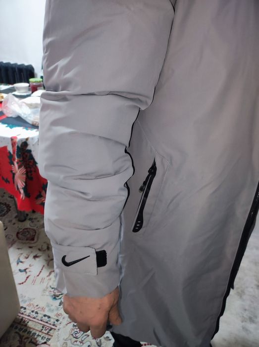 Зимняя куртка Nike очень теплная длина ниже колен 52 размер