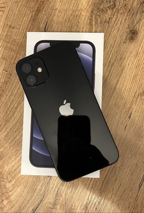 Продавам Iphone 12 128gb