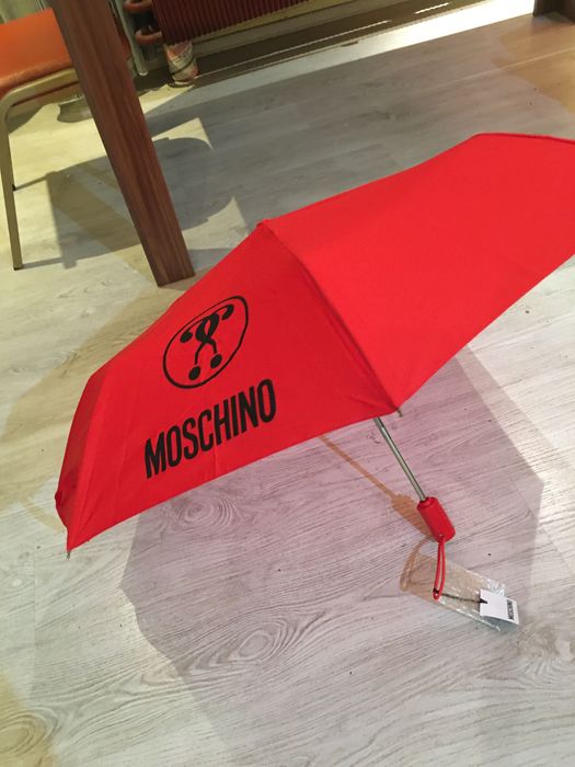 Оригинални чадъри,,LOVE MOSCHINO