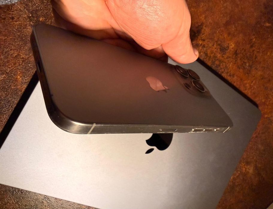 iPhone 15 Pro Max Încă în garanție