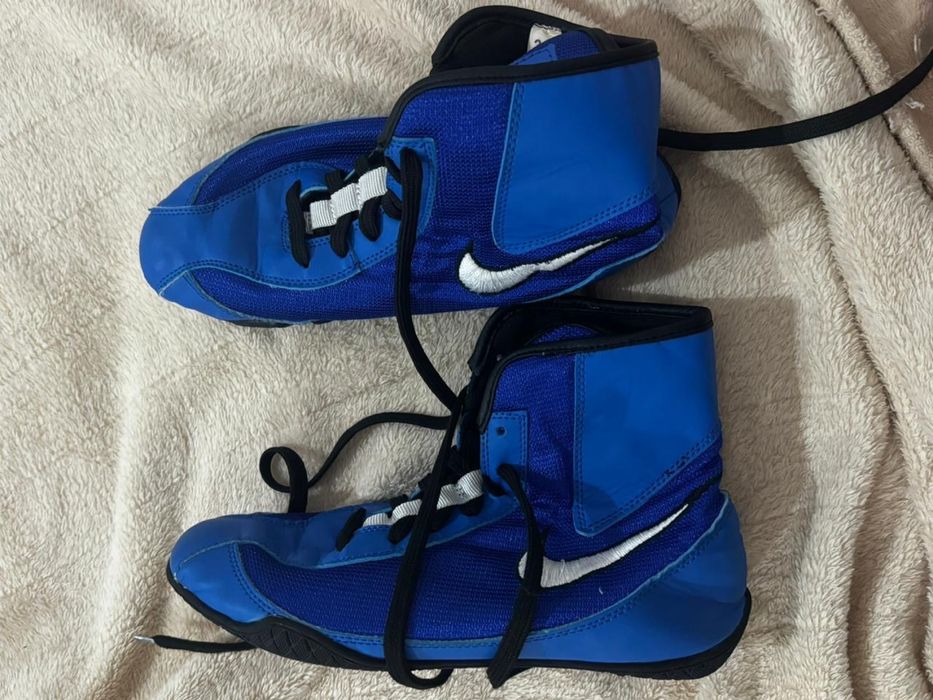 Боксёрка, перчатка, боксёрский бинт