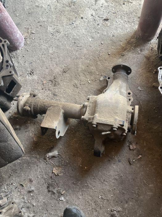 Продам раздатку ниссан террано  и передний редуктор