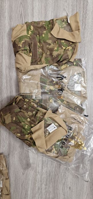 Tricouri cu mânecă lunga cu guler