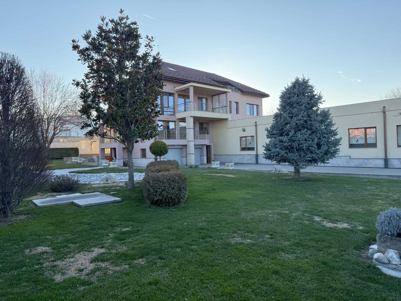 Продава се Къща в с. Белащица, Област Пловдив - 802 кв.м за 1109 €/кв.м - Снимка #1