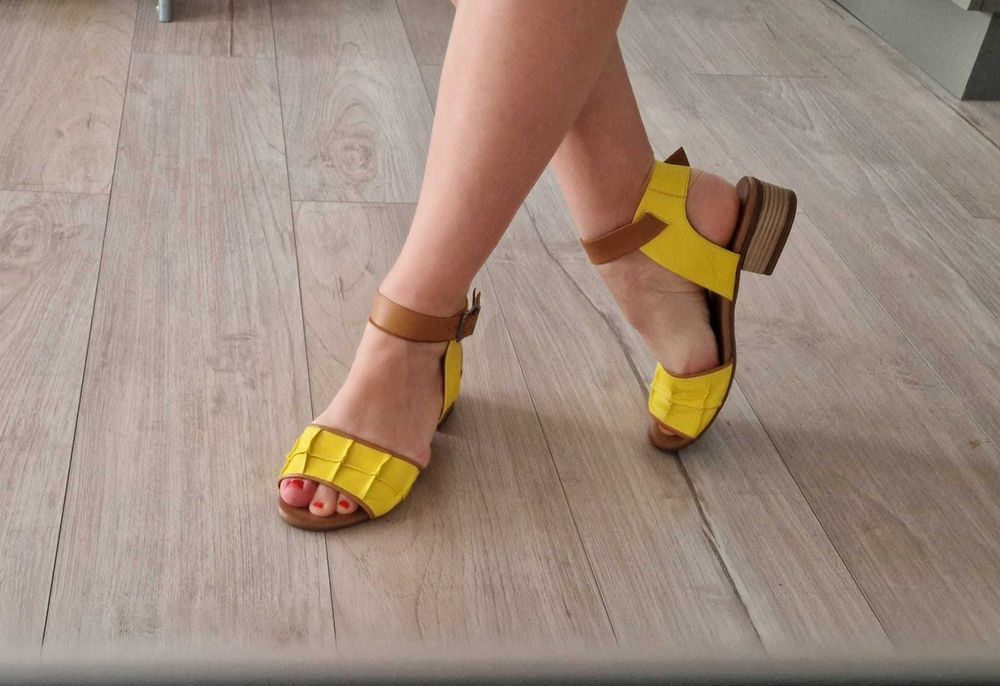 Sandale confortabile, galbene, fără toc.