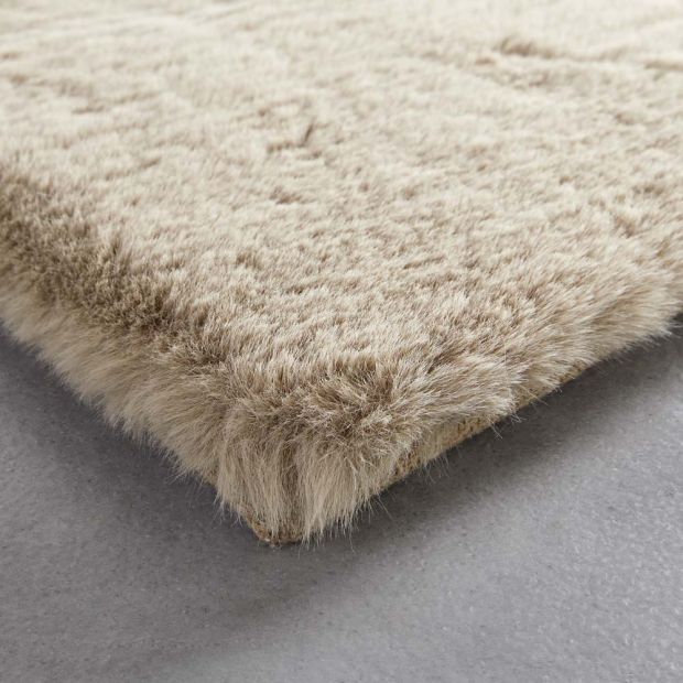 Най-пухкавият килим! Имитация на заешка кожа