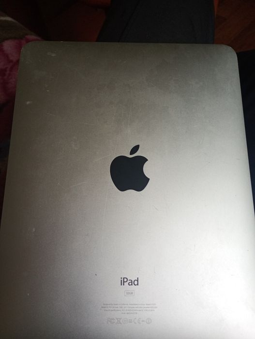 Vând iPad pentru piese