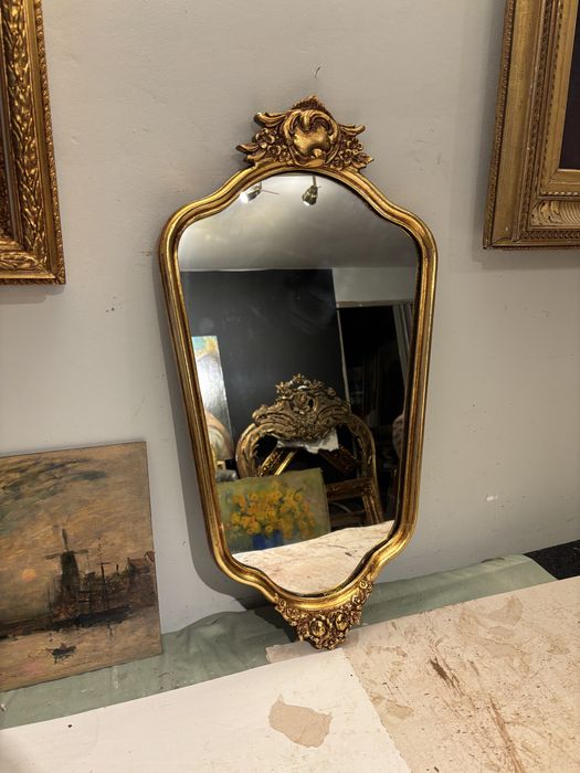 Oglindă lemn sculptat, aurire schlagmetal, restaurată 66×33 cm