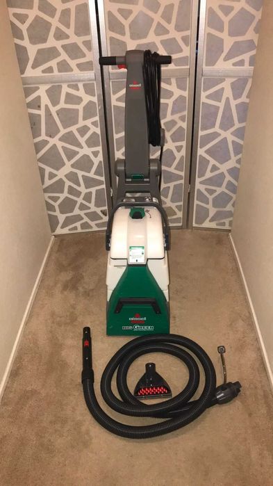 Aspirator profesional pentru tapiterii si covoare - Bissell Big Green