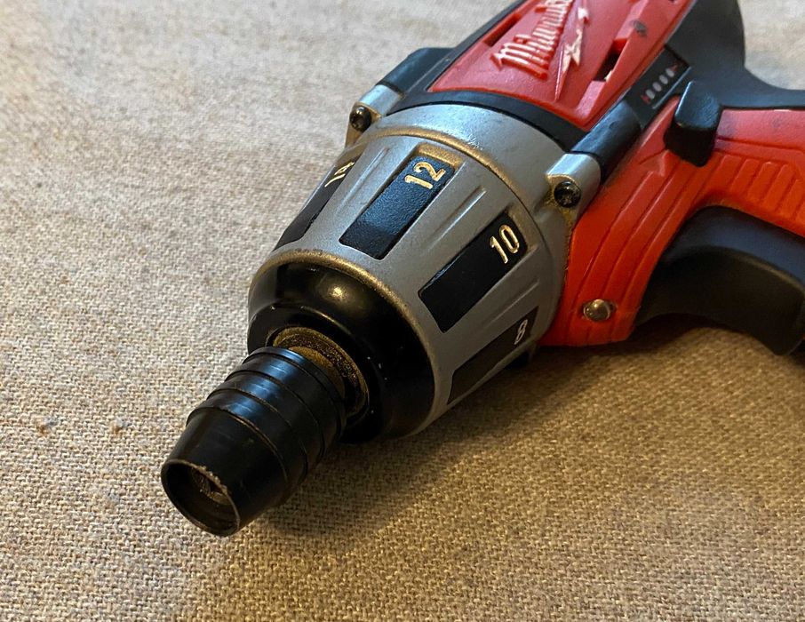 Masina de insurubat Milwaukee C12D pe 12v 19 Nm - corp