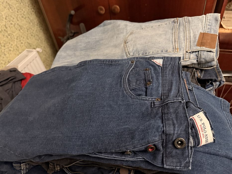 Vand blugi marimea 32/32 sau 33/34