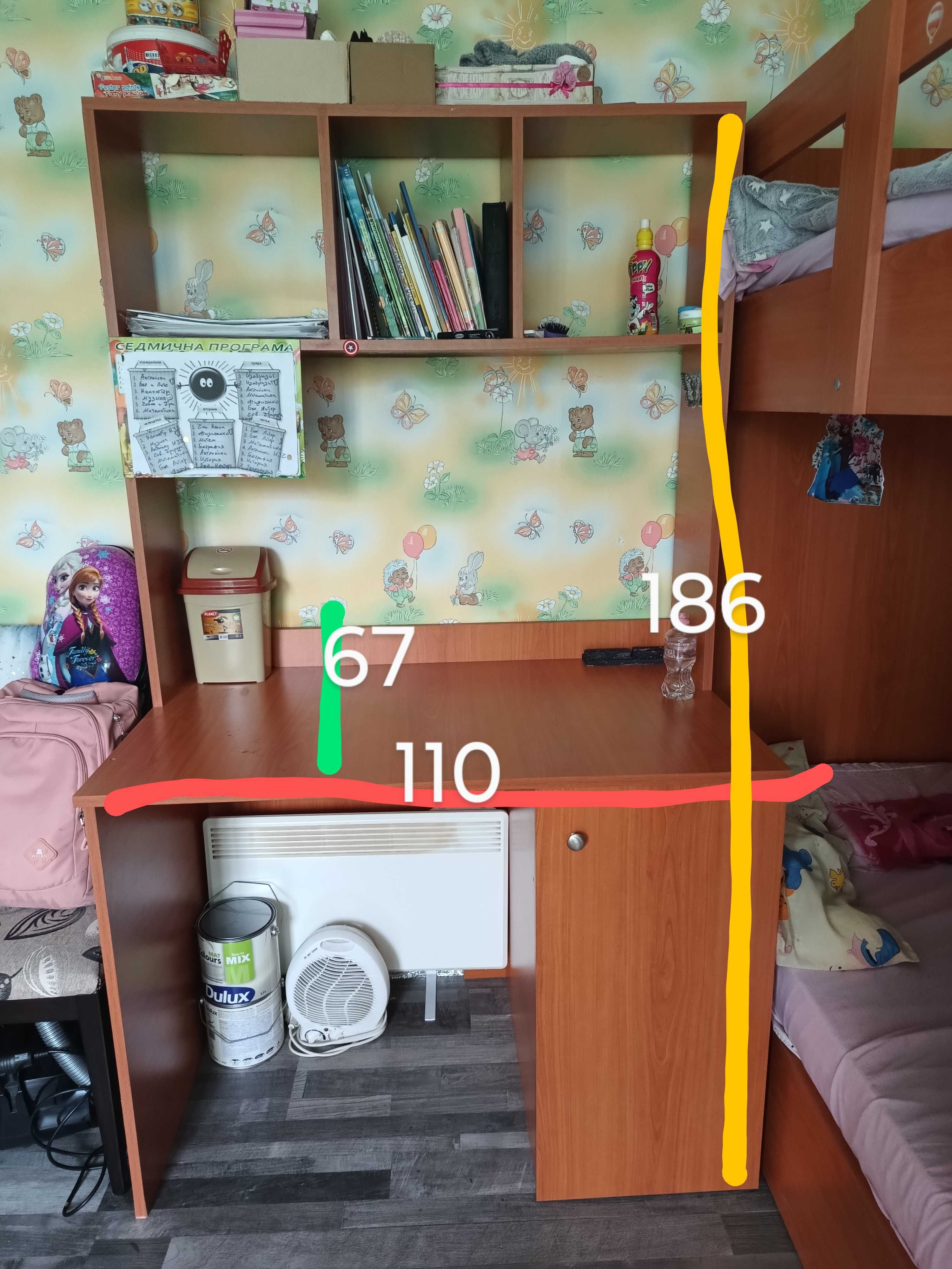 Двуетажно легло и бюро