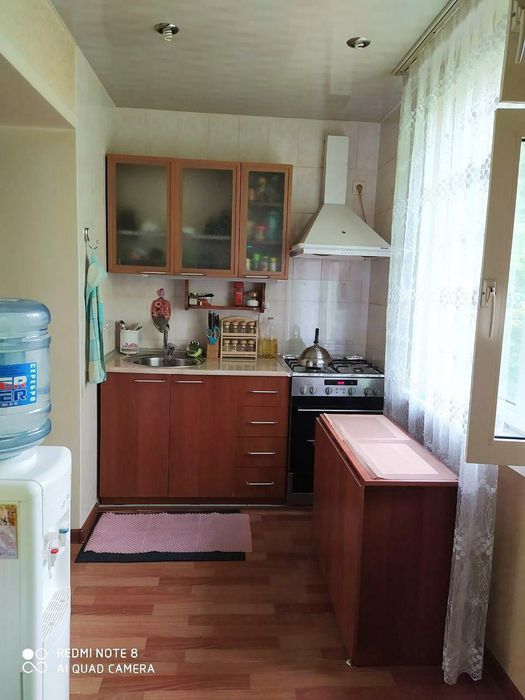 Шота Руставели,ориентир BON кафе-отличная 3комнатная квартира в центре