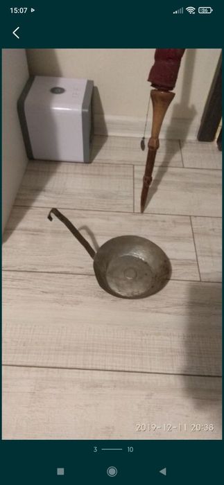 Менци, дървени лопати, дървени вили, шевна машина, роначка за царевица