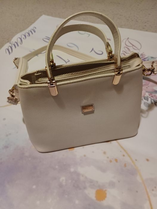 Елегантна бяла дамска чанта за през рамо