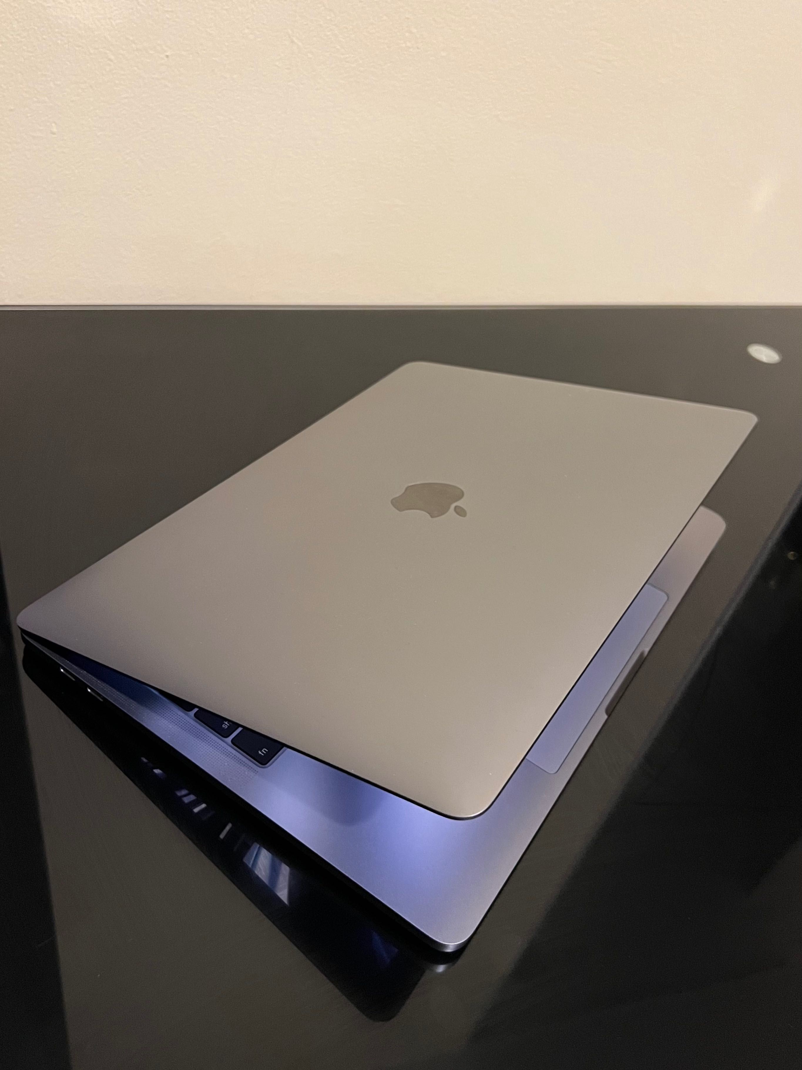 MacBook Pro (13-inch, 2019, Two Thunderbolt 3 ports)