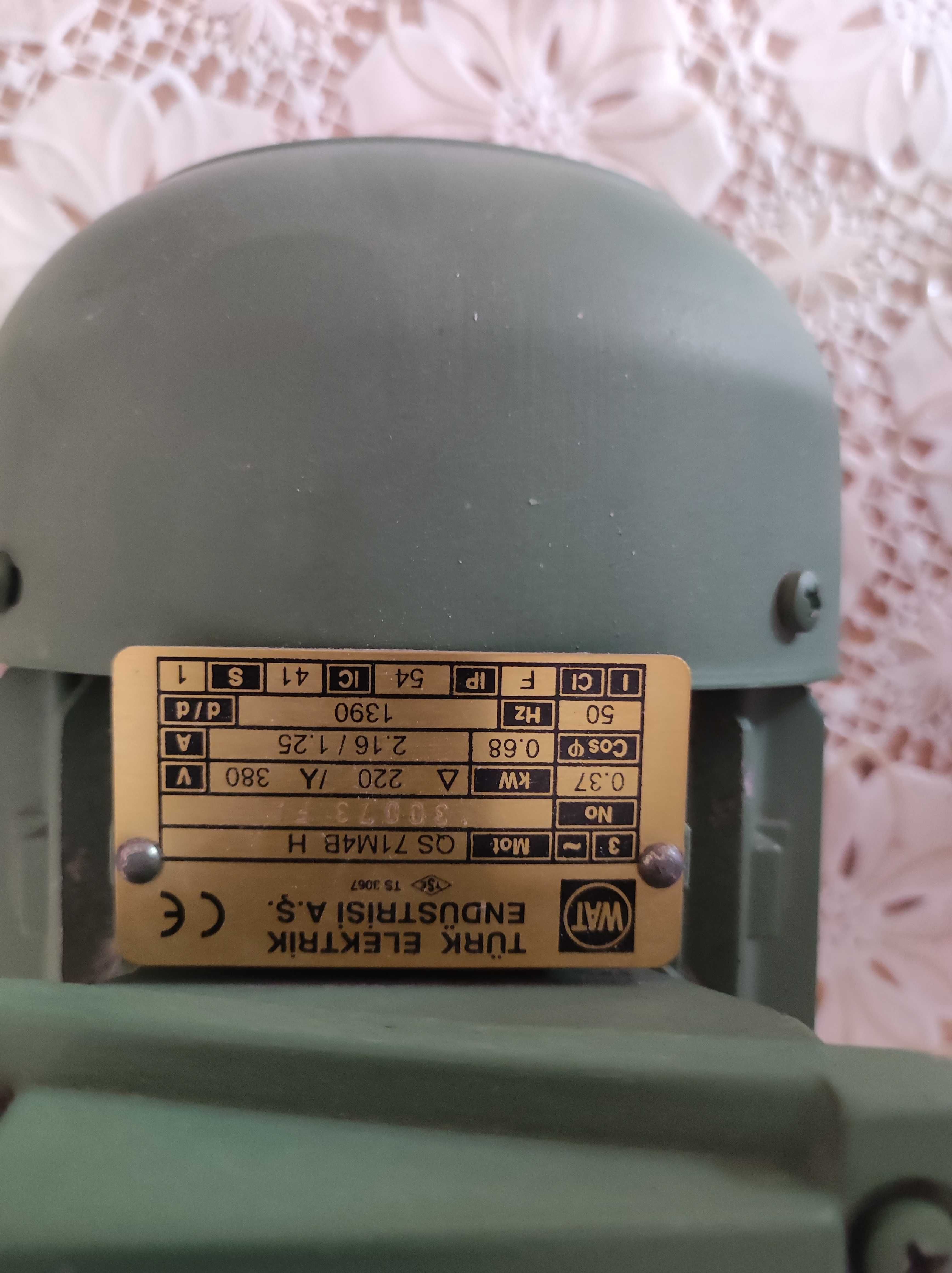 3 фазен асинхронен мотор 1390 об. 0,37kw