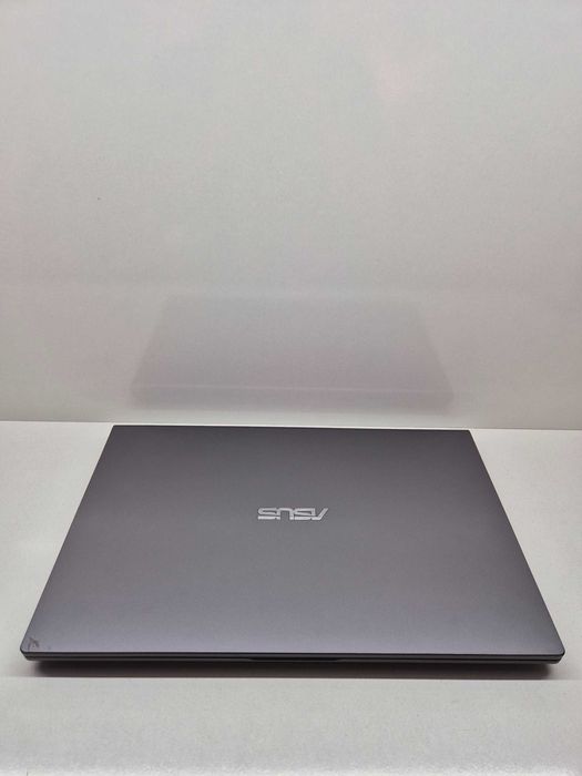 Asus Core i3-8145U  4/256  15.6 Full hd ekran  169$
