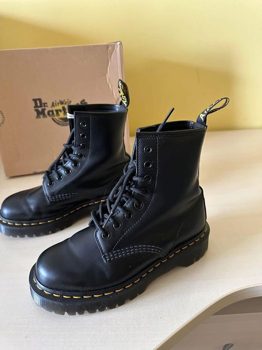 Боти на Dr. Martens