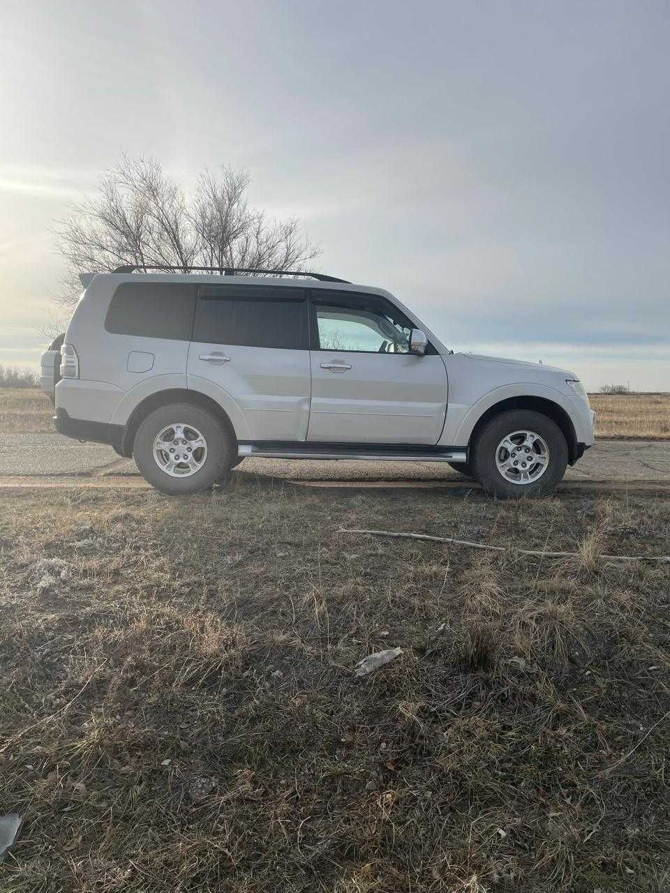 mitsubishi pajero 4