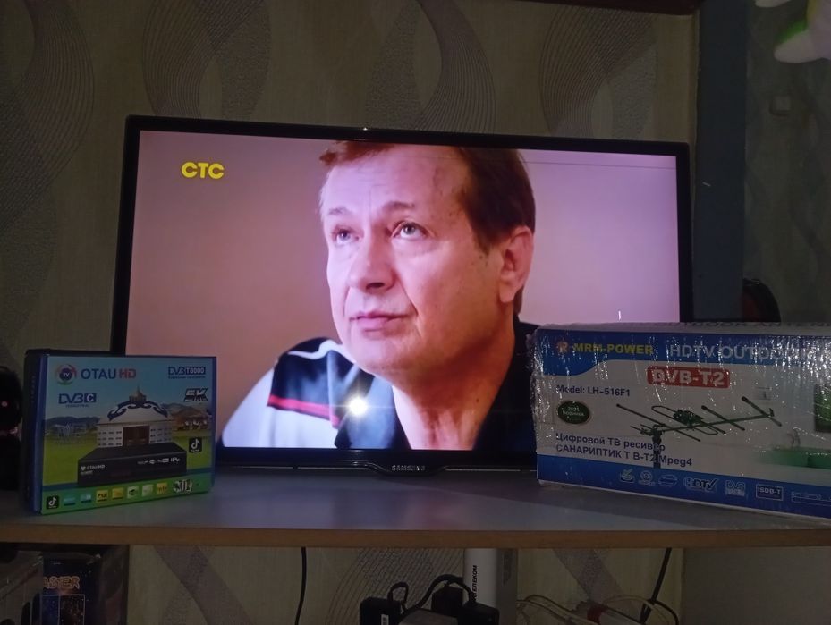 Продается телевизор в комплектаций