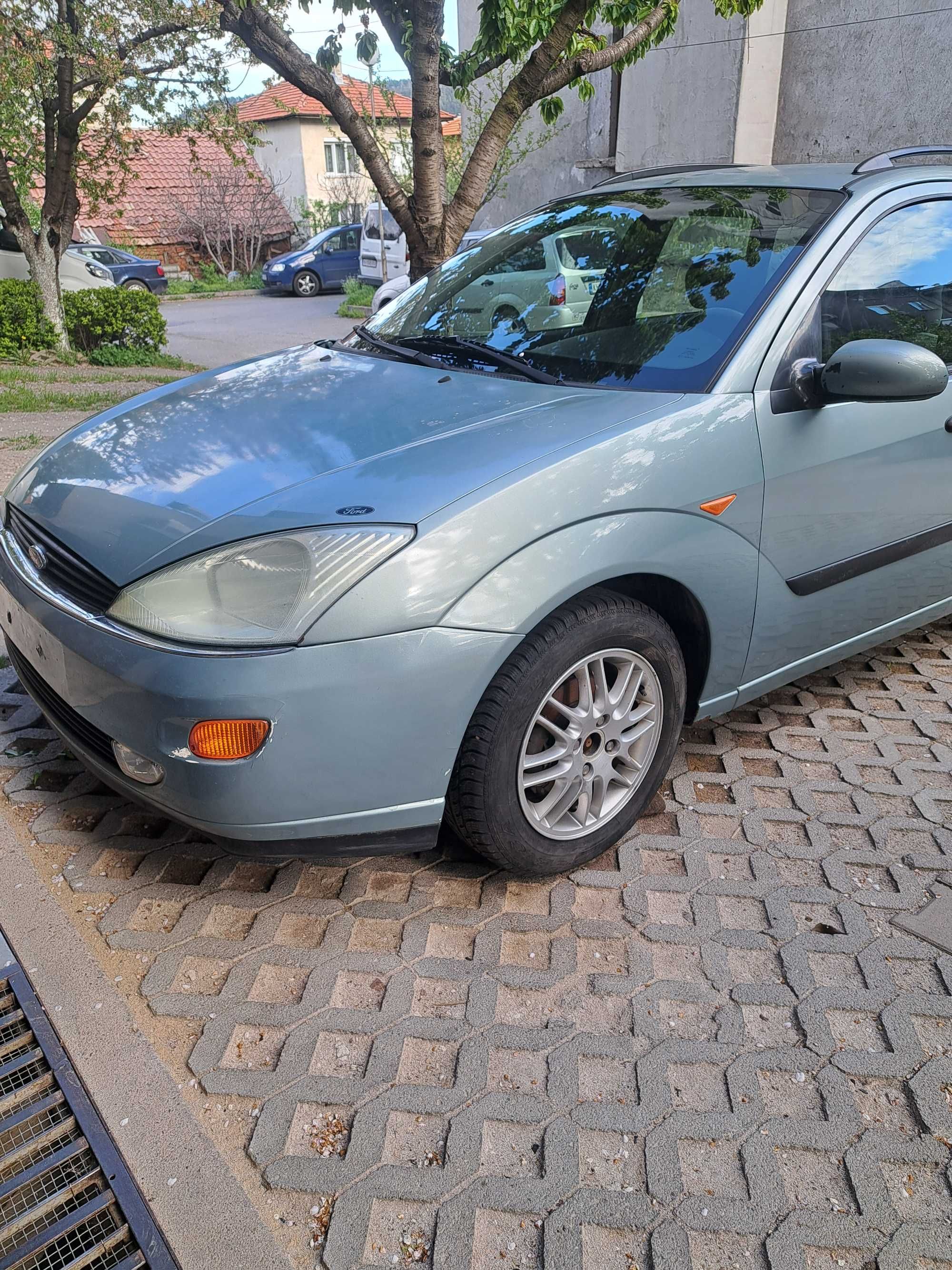 Продавам цяла за части Ford Fokus GHIA 1.8 TDDi 90коня.Колата не пали!
