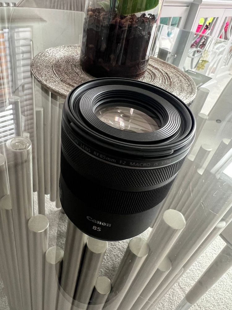 obiectiv canon RF 85 mm F2 Macro mirrorless